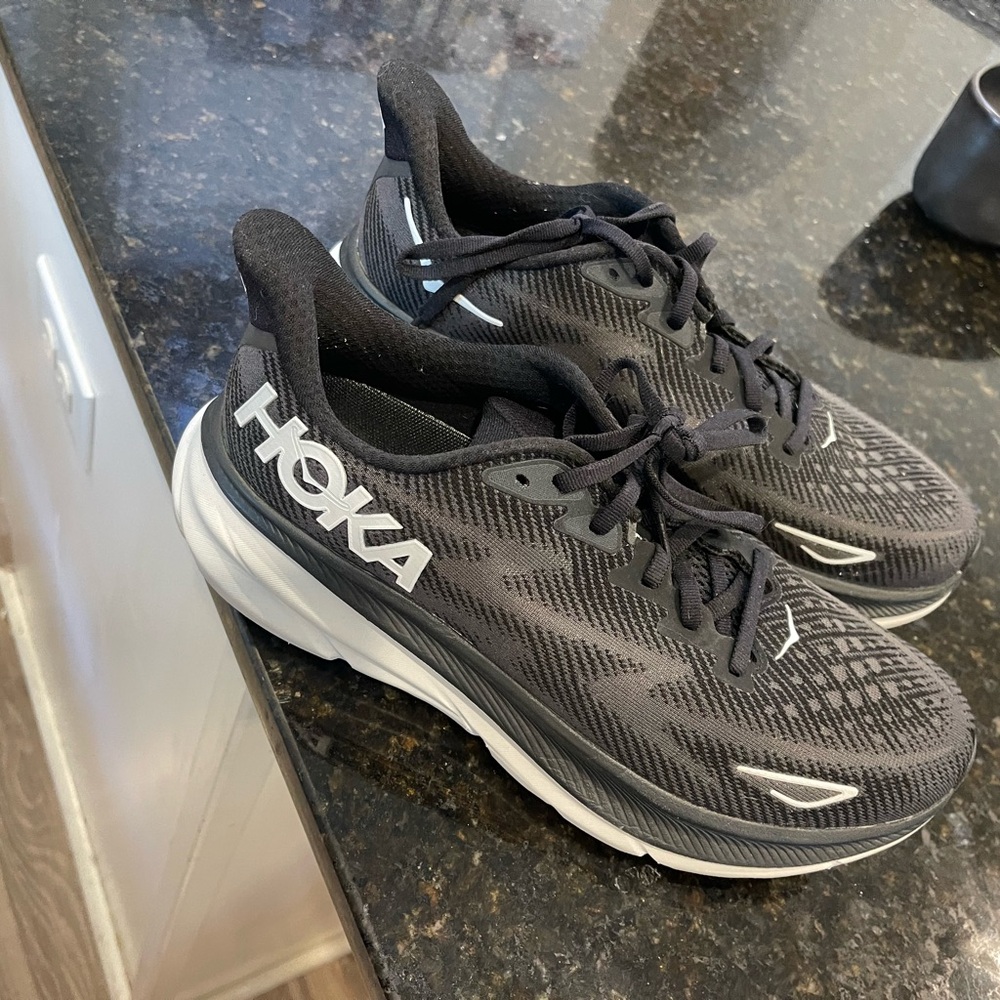 Black Hoka Clifton 9 size 10.5
